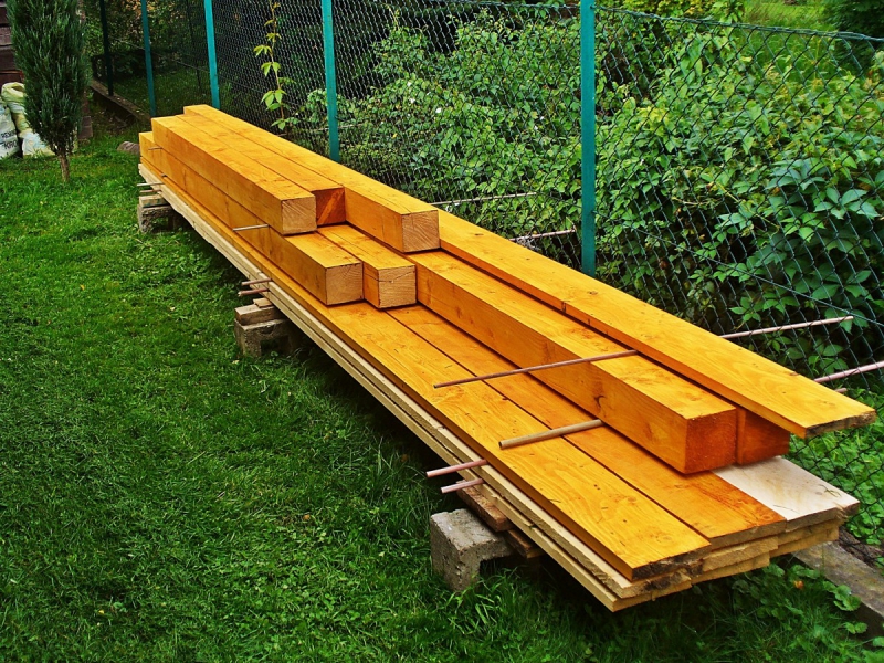 ebeniste-FORCALQUEIRET-min_boards_the_rafters_joinery_tree_painting_wood_colored_paint-871508